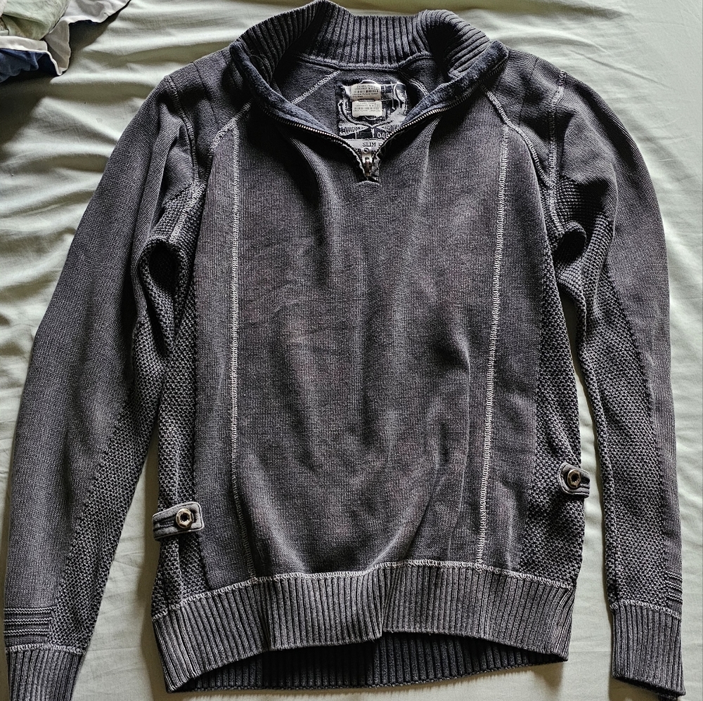 Buckle Black 048 Pullover